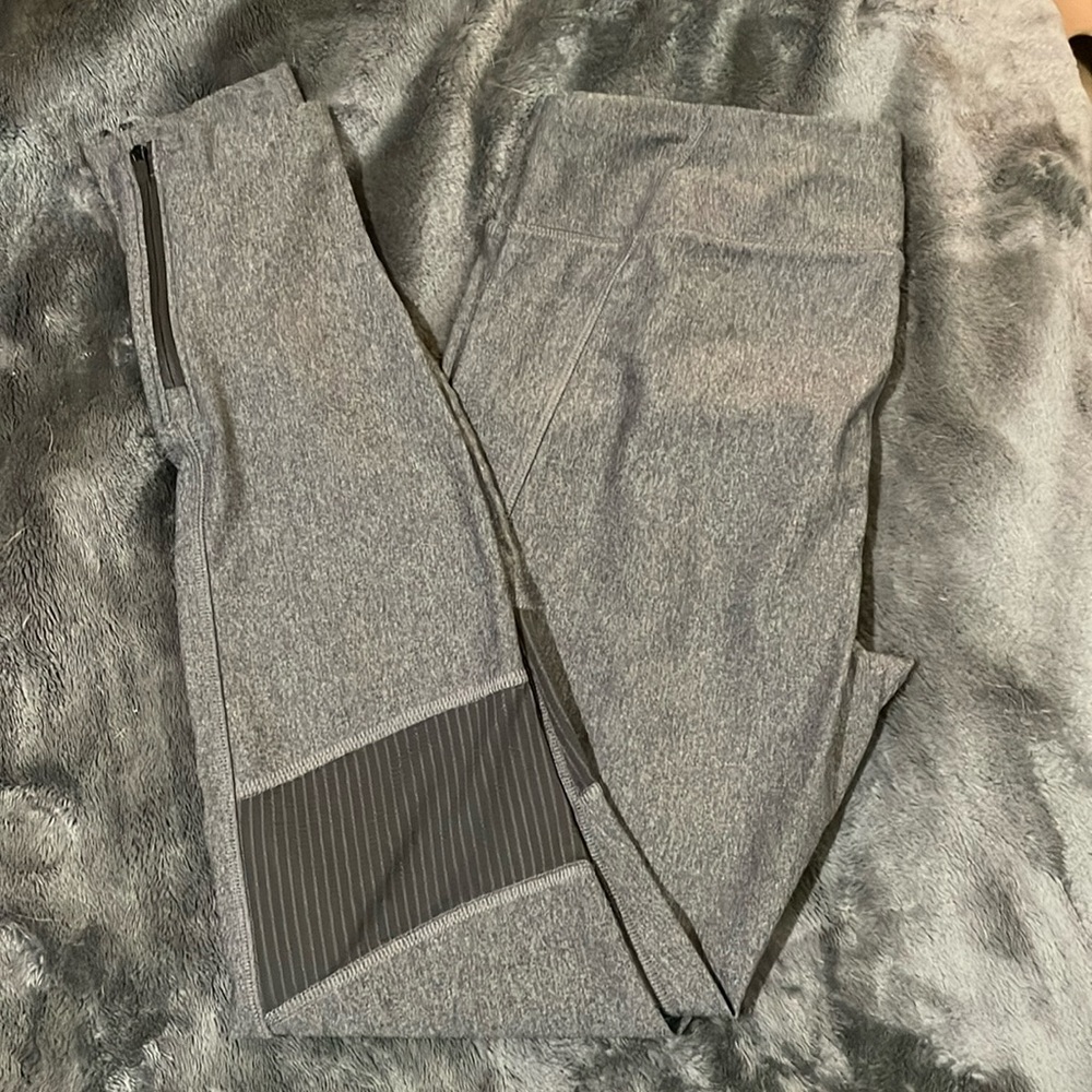 Under Armour grey jogging leggings with zipper pockets size large